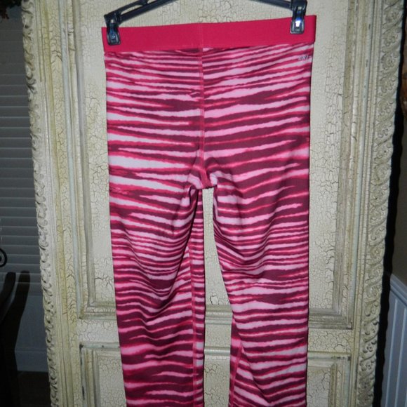 Nike Pro Core Tiger Print Capris Size S (S-38) - Picture 2 of 3